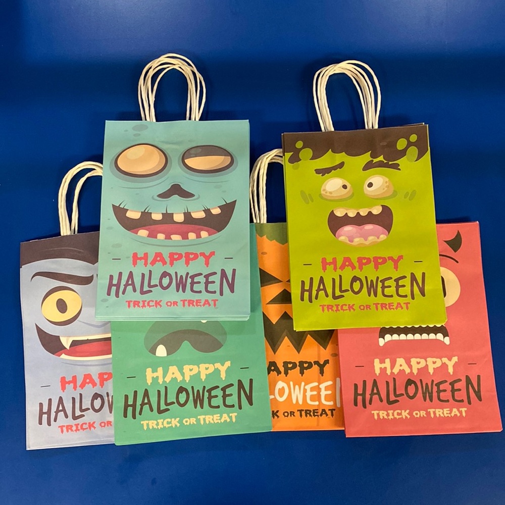 18 - Happy Halloween Party Trick or Treat Kraft Paper Gift Bags